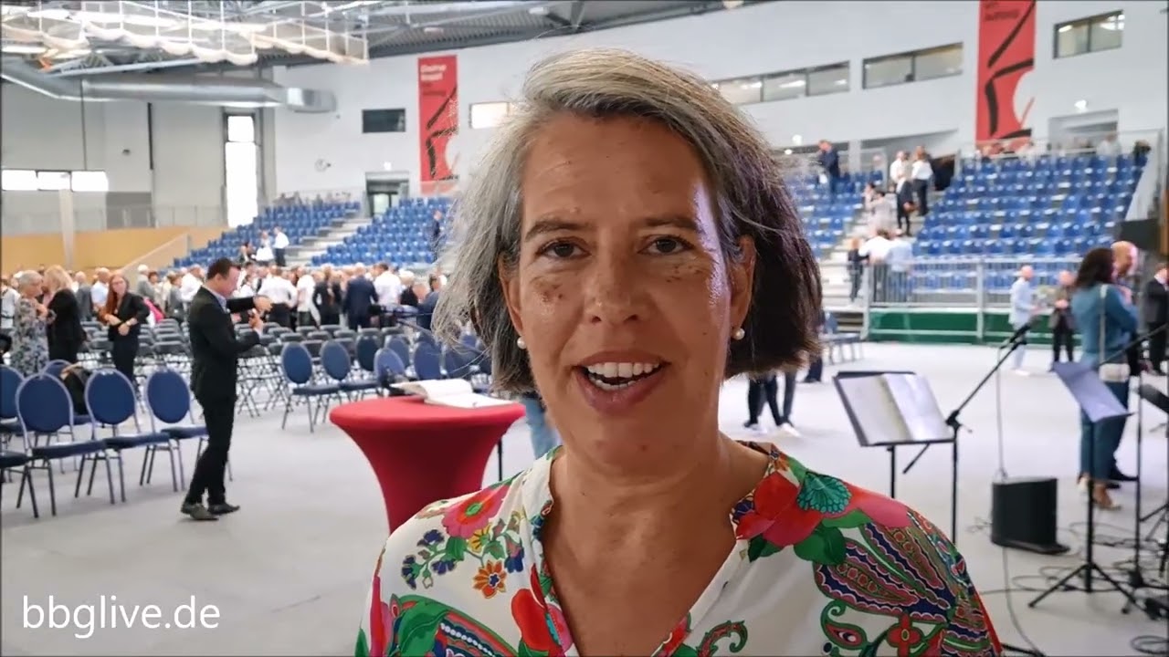 Die Landespolizei wächst weiter - Innenministerin übergibt Zeugnisse
