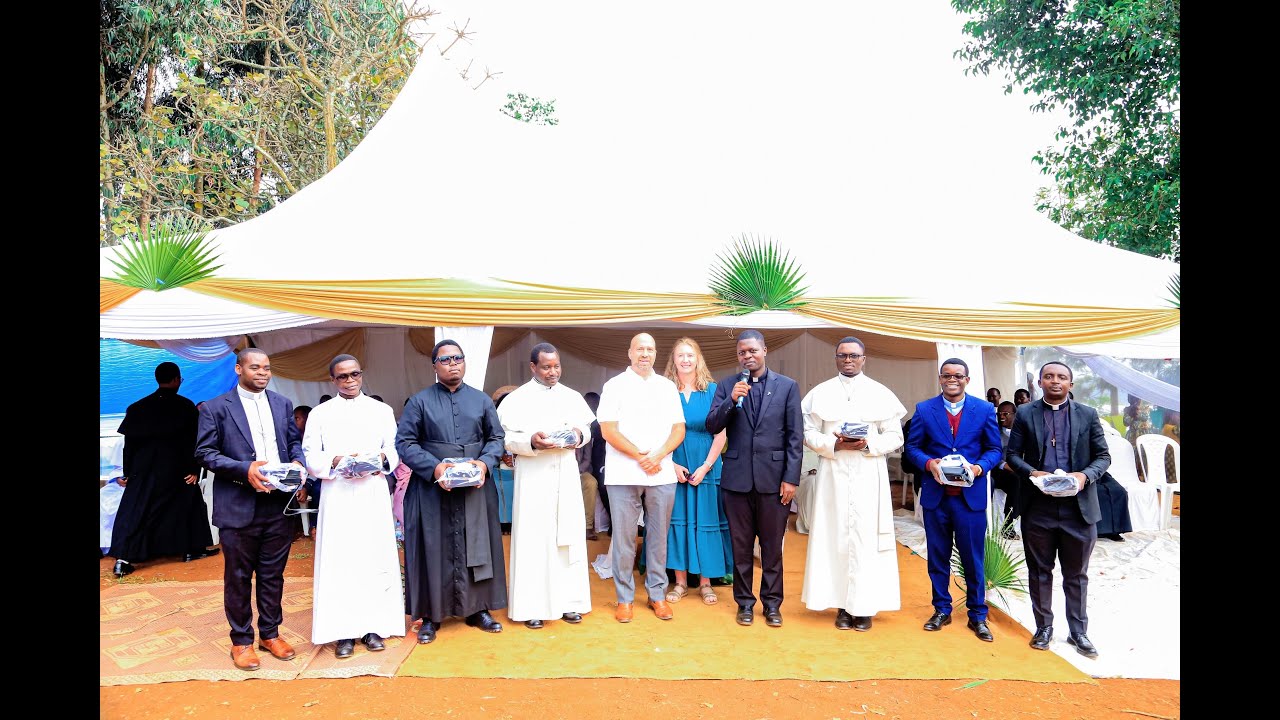 IBIRORI BYA MISA Y'UMUGANURA YA PADIRI OLIVIER HAKIZIMANA - PARUWASI MWANGE MURI SANTRALI YA RUHANGA