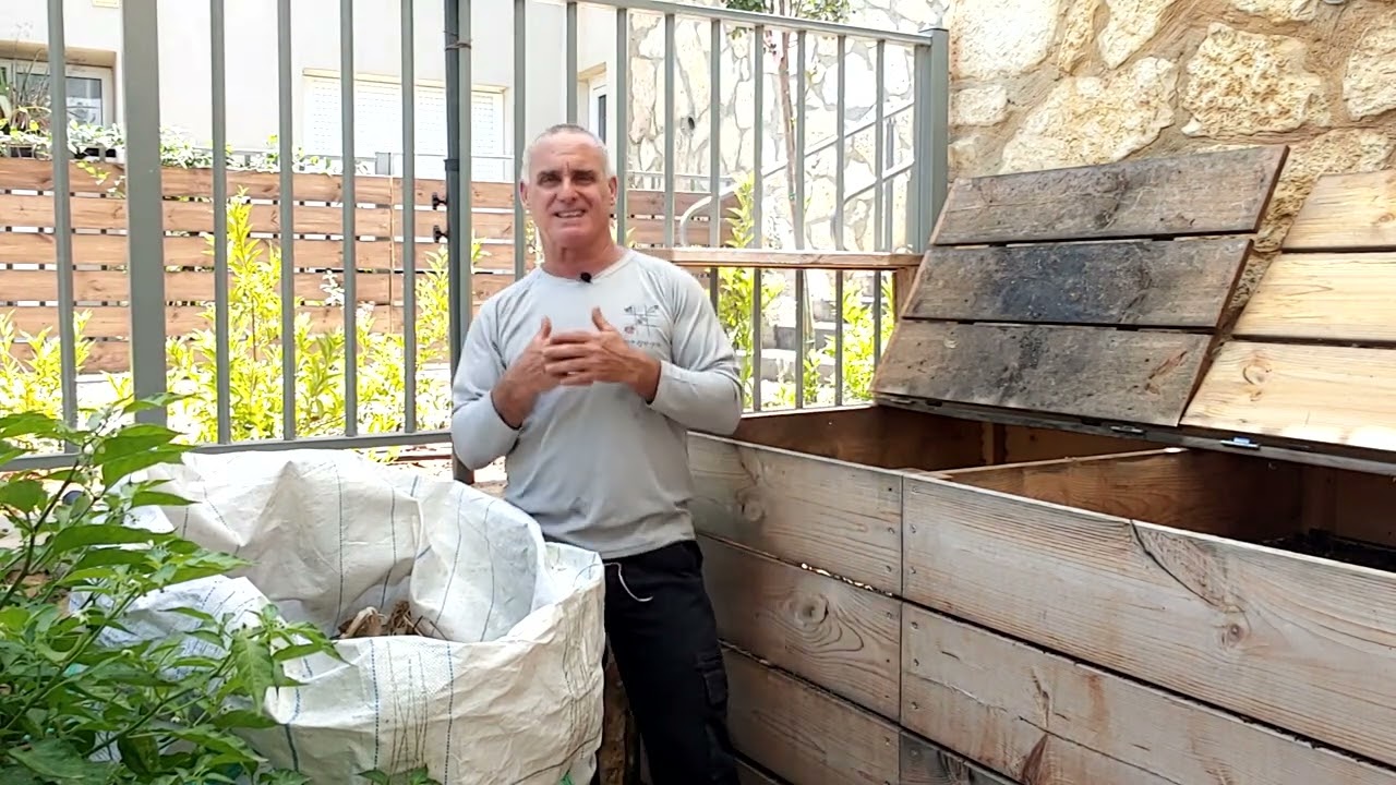 איך אני מכין קומפוסט ביתי איך אני משיב לגינת הירק את ששאלתי ממנה