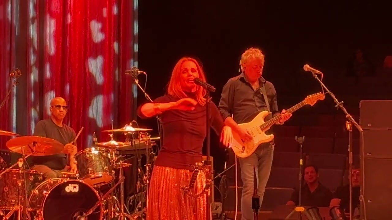 Belinda Carlisle - Circle in The Sand - Live @ NYCB Westbury on 07/18/2023.
