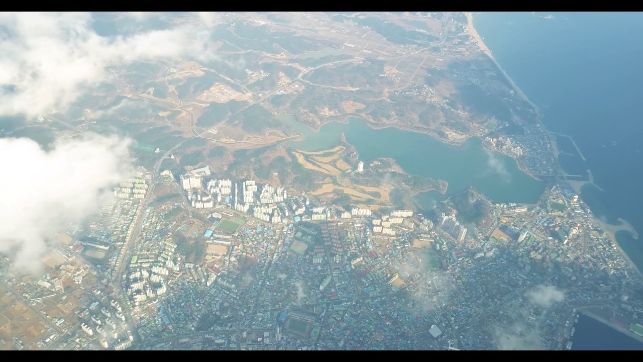 cloud surfing  클라우드 서핑 Ulsanbawi durch die Wolken  Ulsan Rock under the clouds 구름 아래 울산 바위 s