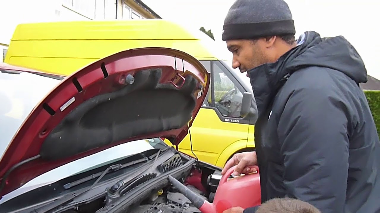 Утечка воды в Citroen C3 Pacasso.