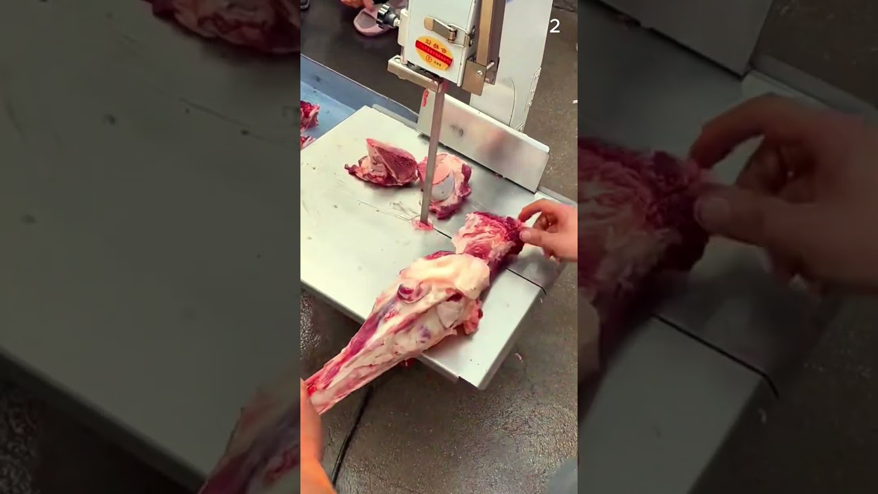 Proses pemotongan daging menggunakan mesin canggih #shorts
