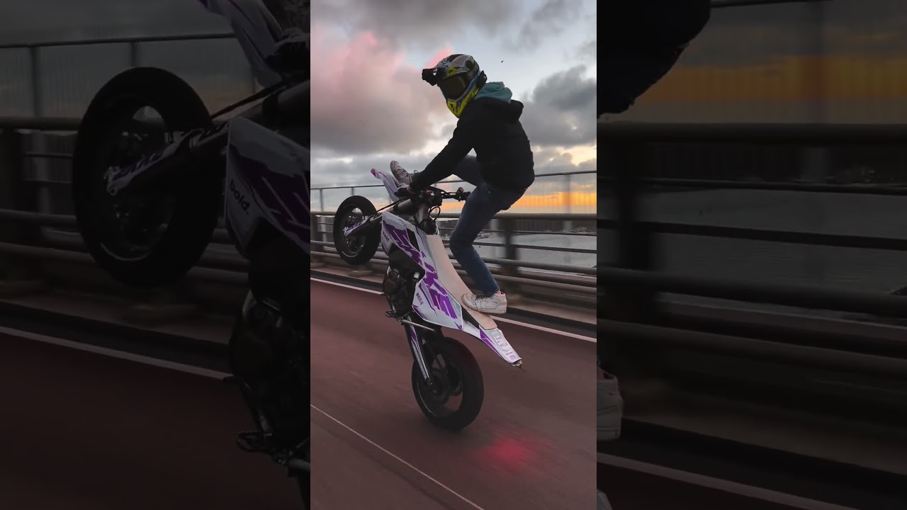 Bike❤️&zwj;🔥#supermoto #husqvarna #ktm #supermoto #wheelie #stuntriding #4stroke #motolife #exc #stunt