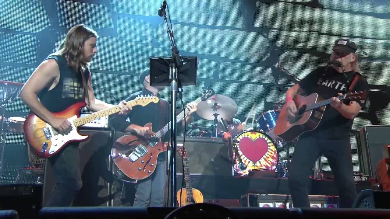 Neil Young + Promise of the Real - Out On the Weekend (Live at Farm Aid 2016)