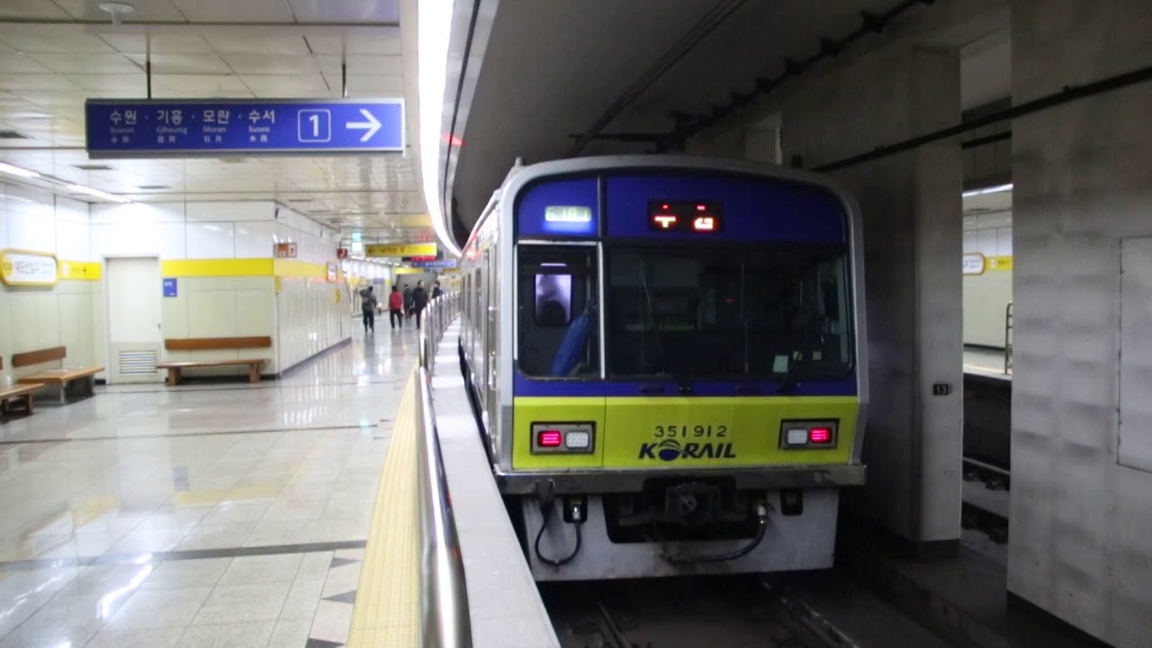 Korail Bundang Line train at Daemosan
