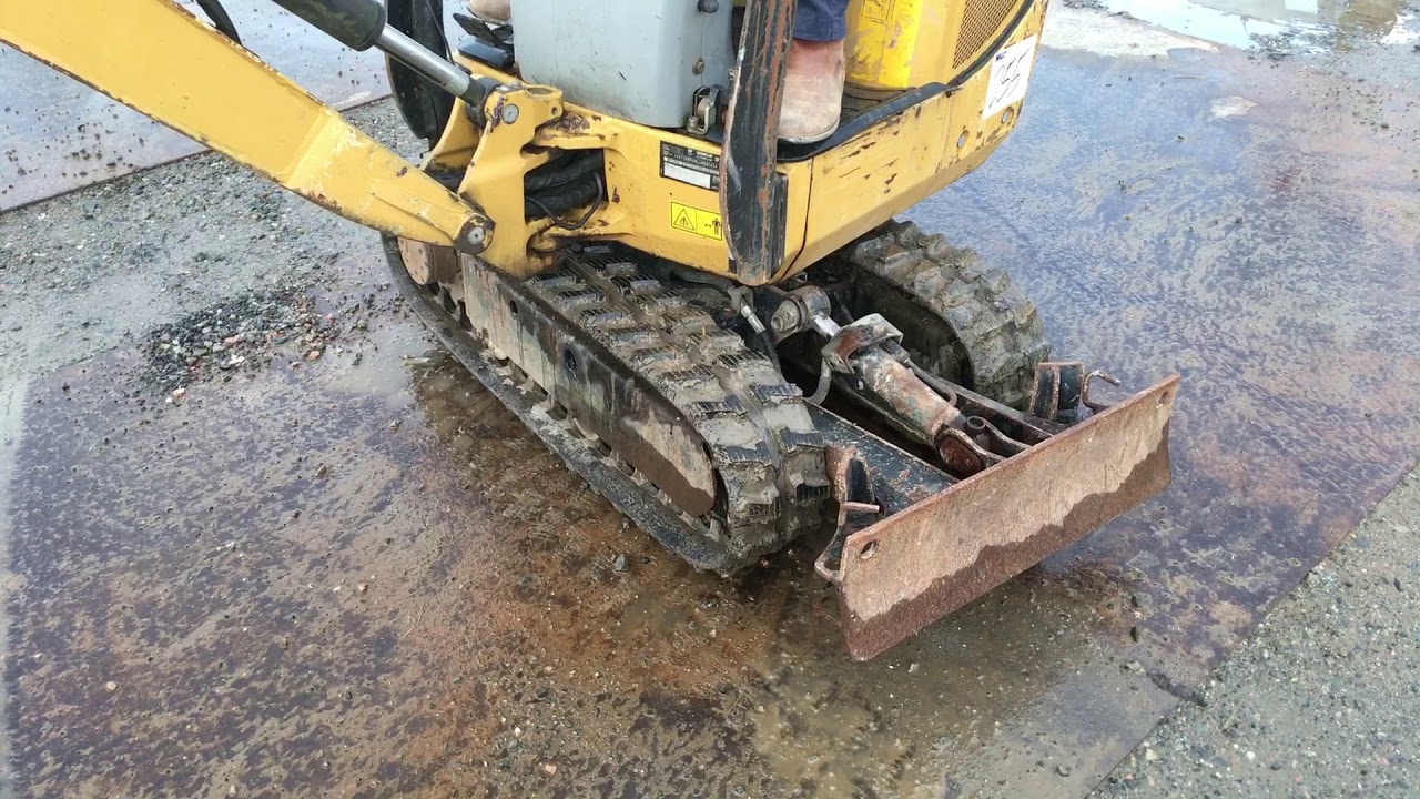 2011 Cat 300.9D Micro Digger