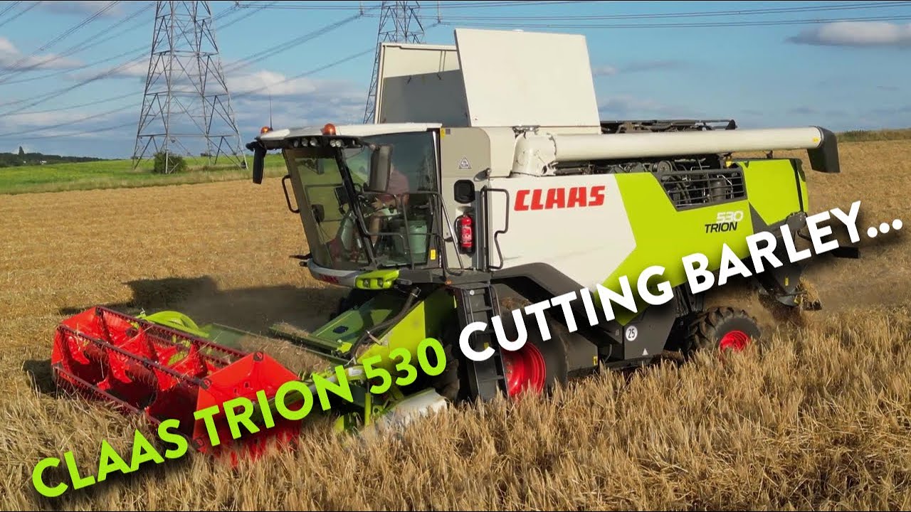 4Kᵁᴴᴰ Harvest 2024: Claas Trion 530 cutting barley in Suffolk - with Claas Axion 830 on carting duty