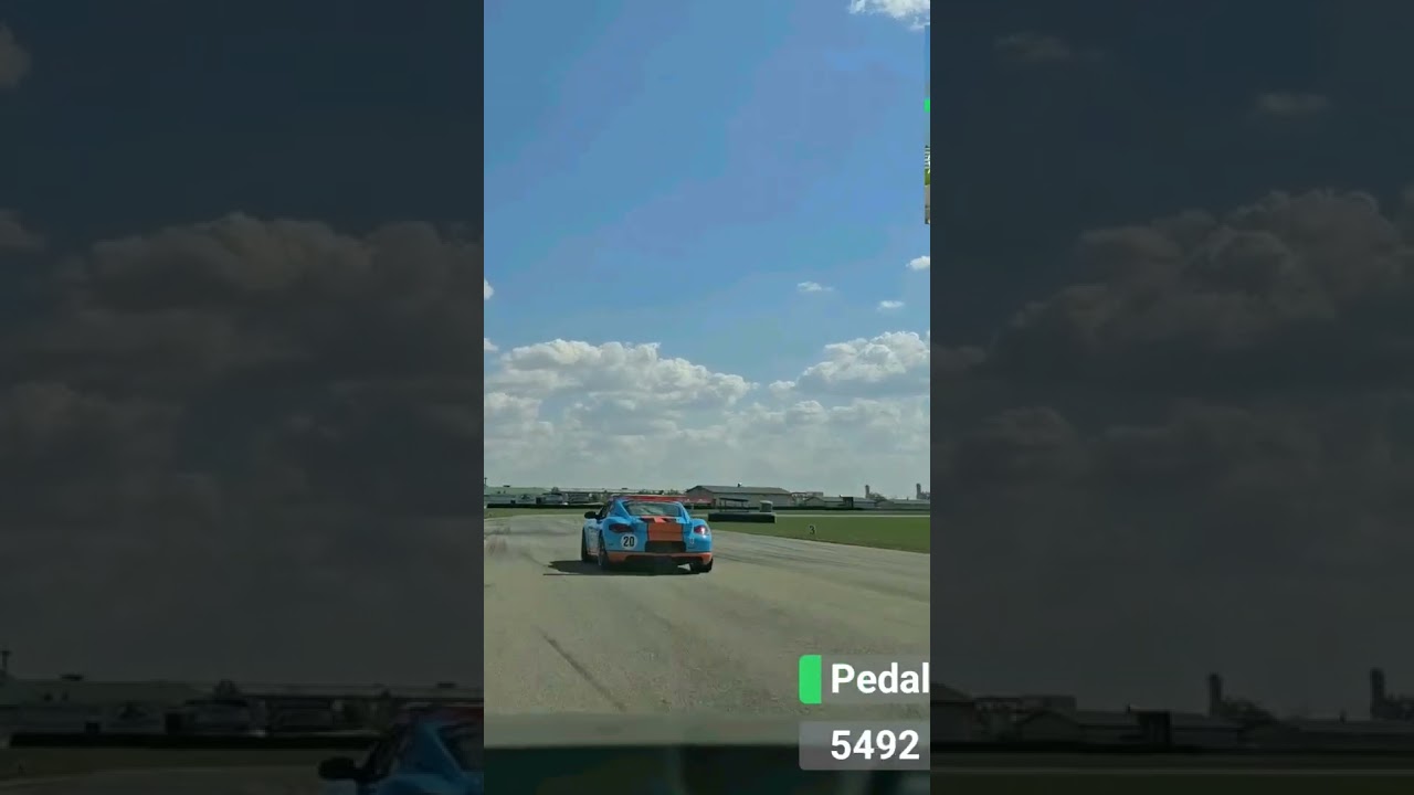 Porsche Cayman Race car passing by 981S #porsche #porscheracecar