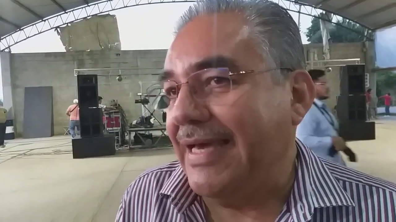 Entrevista al Presidente de Huauchinango, Rogelio L&oacute;pez Angulo, en la Junta auxiliar de Venta Grande