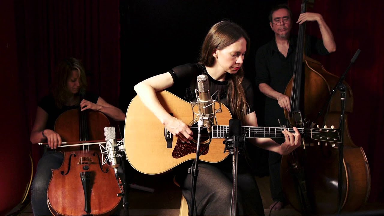 Bronwynne Brent - Heartbreaker - Live @ Crackle&Pop!