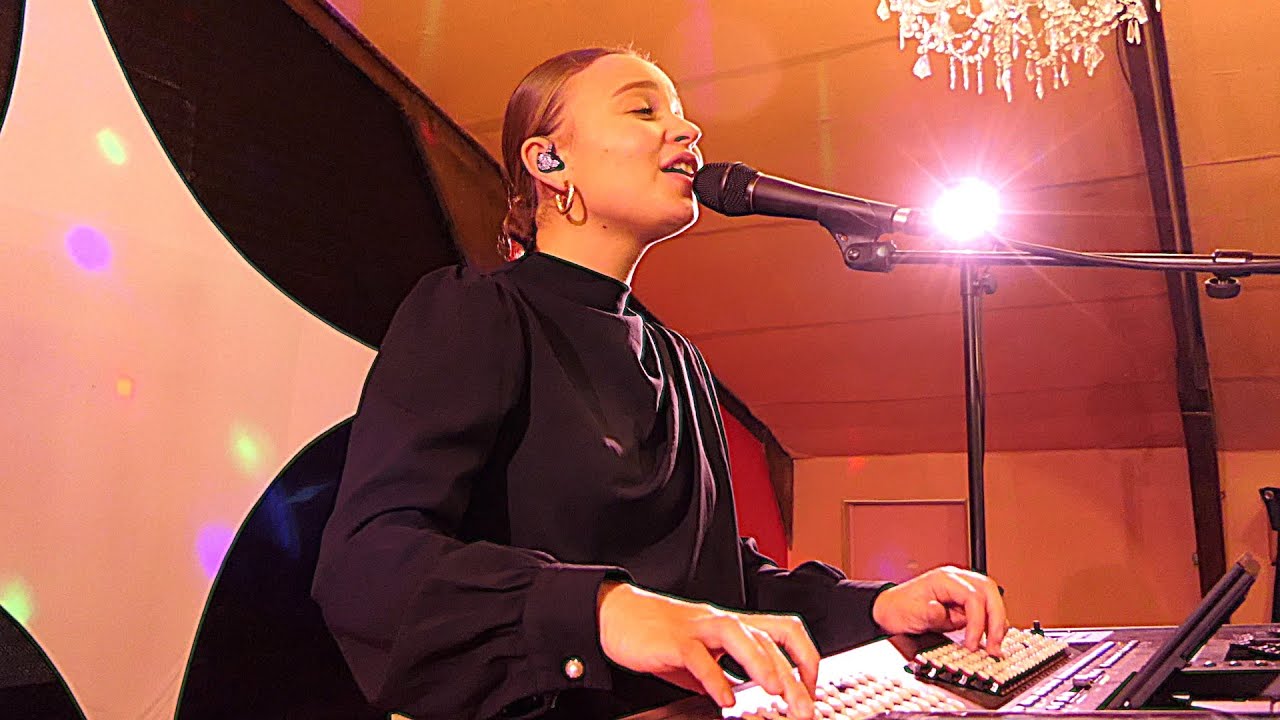 Karène NEUVILLE. Un magnifique slow, 