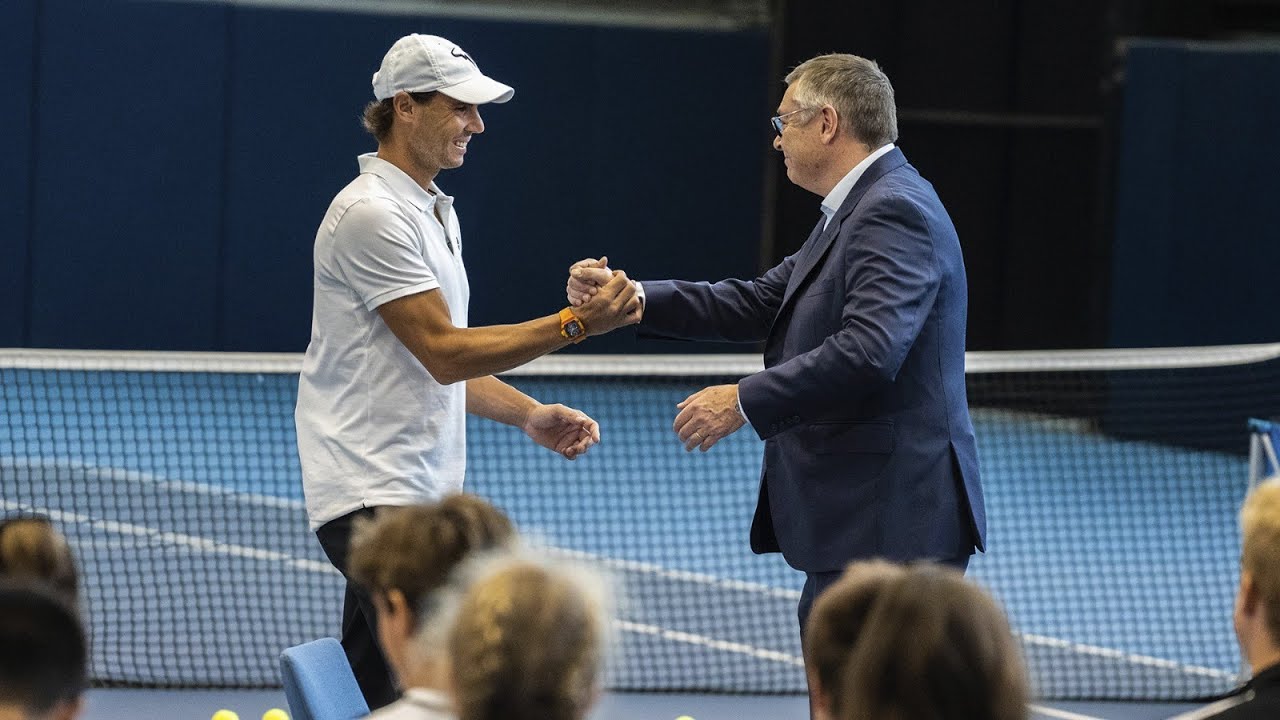 Academia Nadal: Michael Robinson charla con Rafa Nadal y los jugadores de la RNA