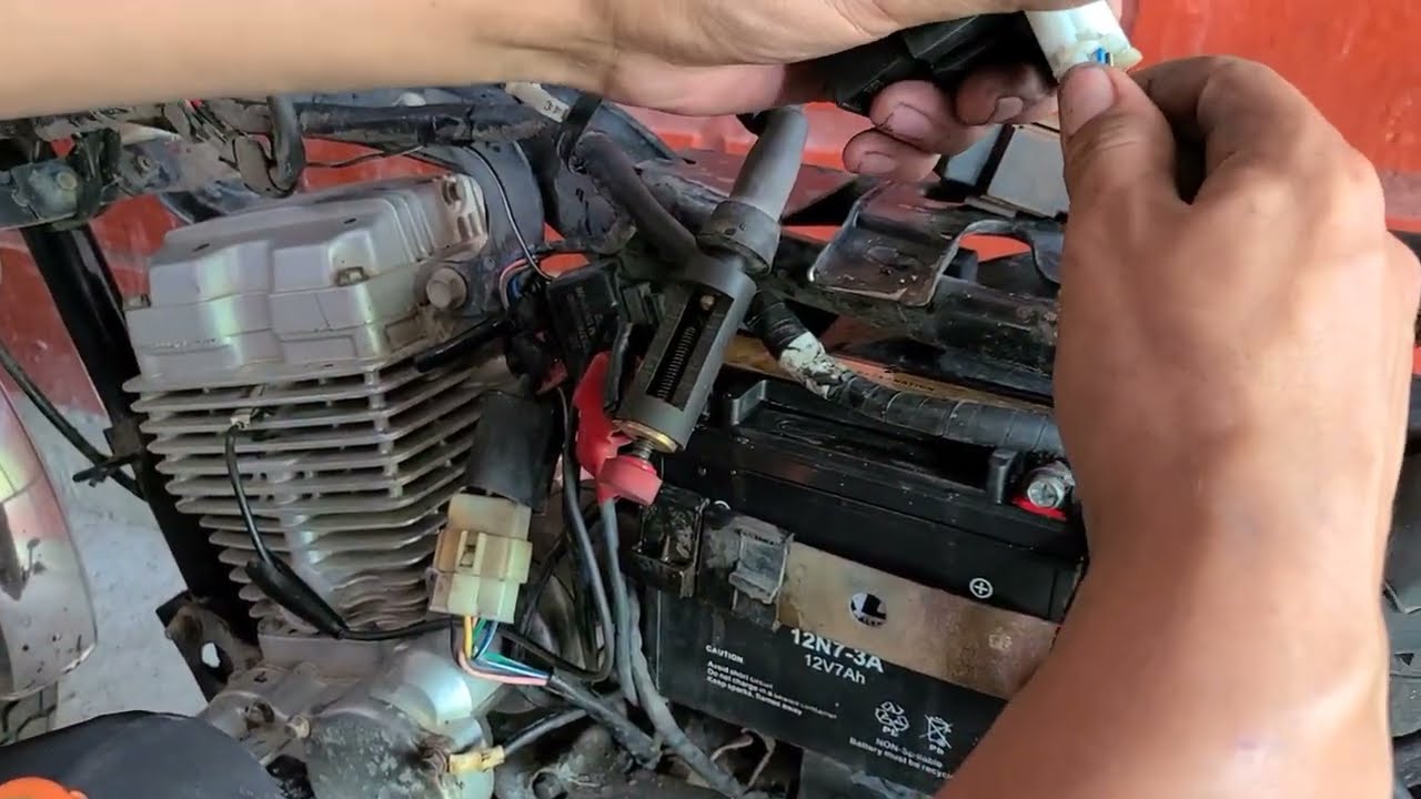Vino a Cambiar  Aceite  y Nos Arruina el dia[No se prende la moto]QUE PASO?