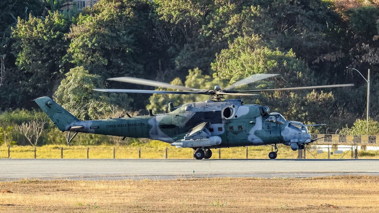 Pouso e decolagem do helicóptero de guerra AH-2 Sabre da FAB em uma das última aparições em PLU