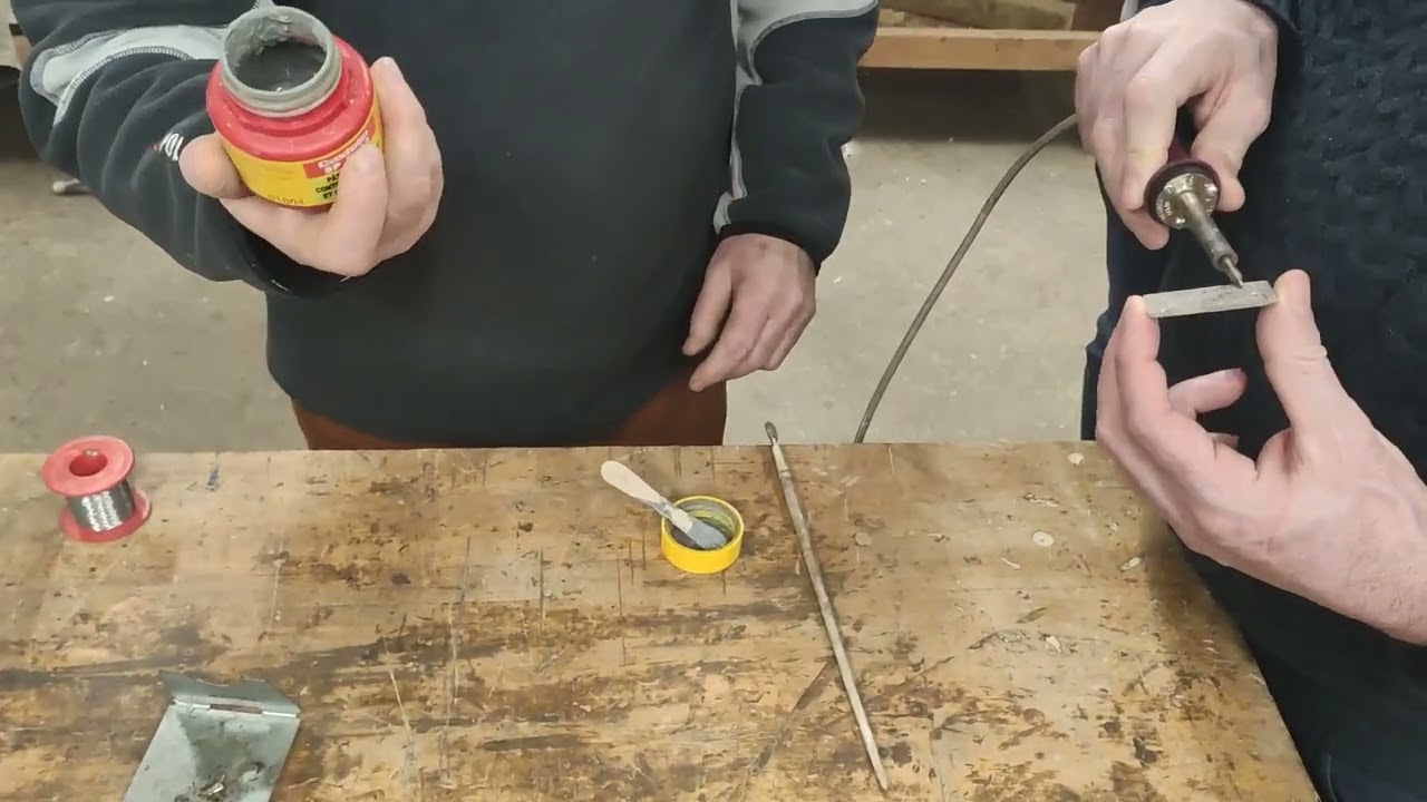 D&eacute;monstration &eacute;tamage de circuit imprim&eacute;