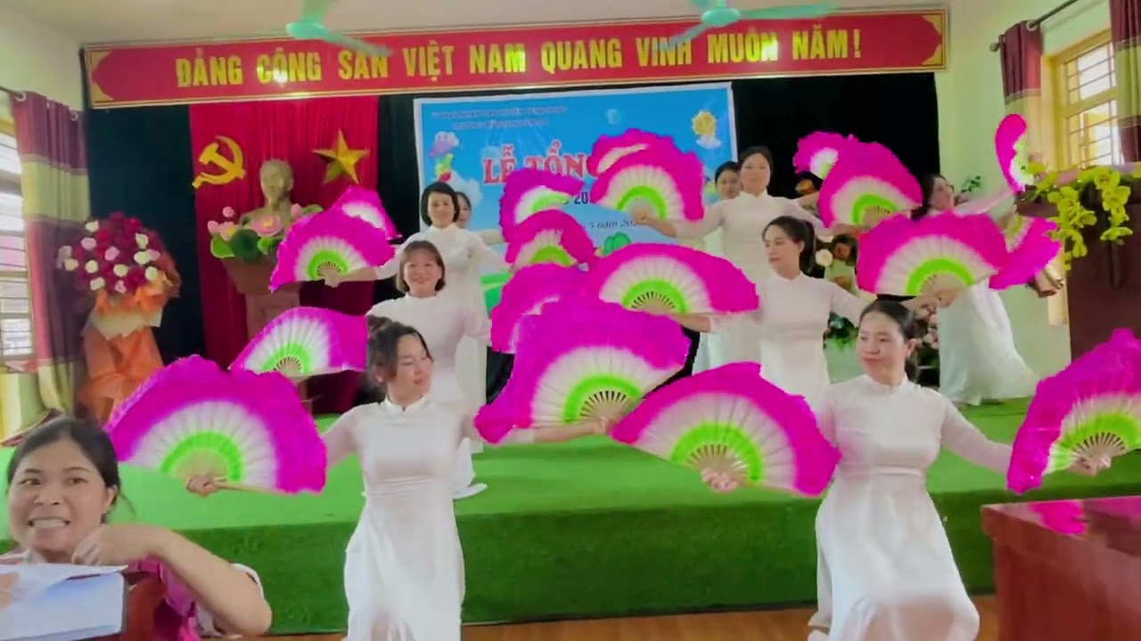 Li&ecirc;n hoa của c&aacute;c c&ocirc; Trường mầm non Tam Đa