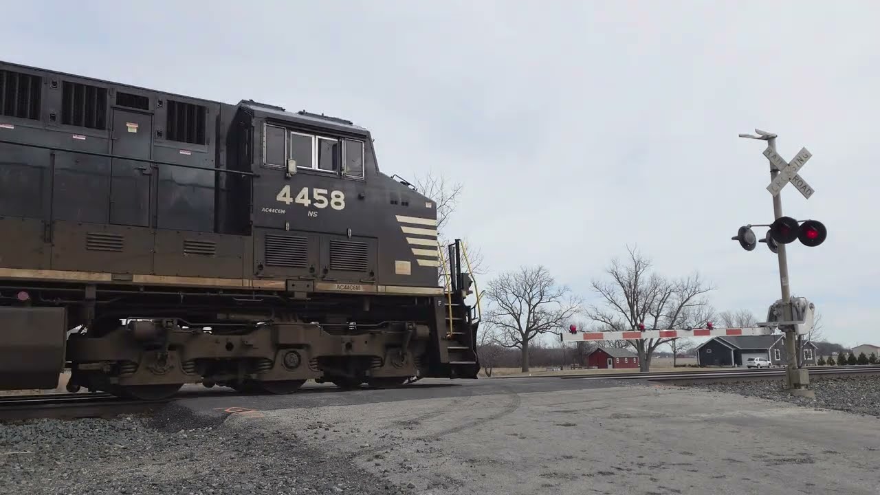 NS 4458 Leads Manifest East & Meets NS 4428 West | True Rd. Railroad Crossing, Graytown, OH