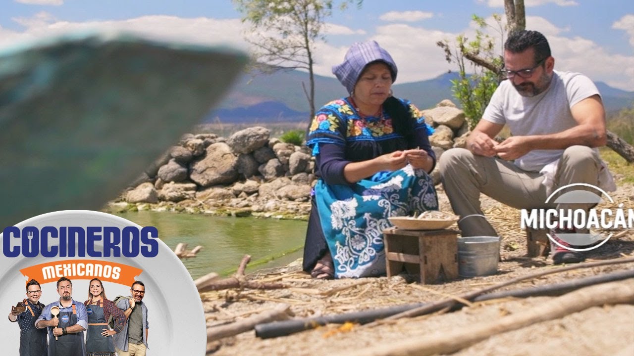 Desde Pátzcuaro, Nico saborea un tradicional caldo de charales | Cocineros Mexicanos