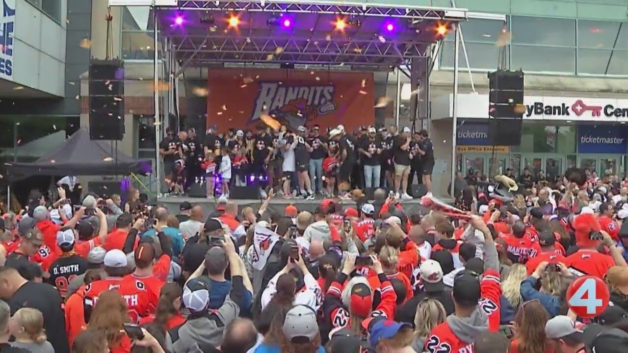 Buffalo Bandits celebrate 7th NLL championship at Alumni Plaza
