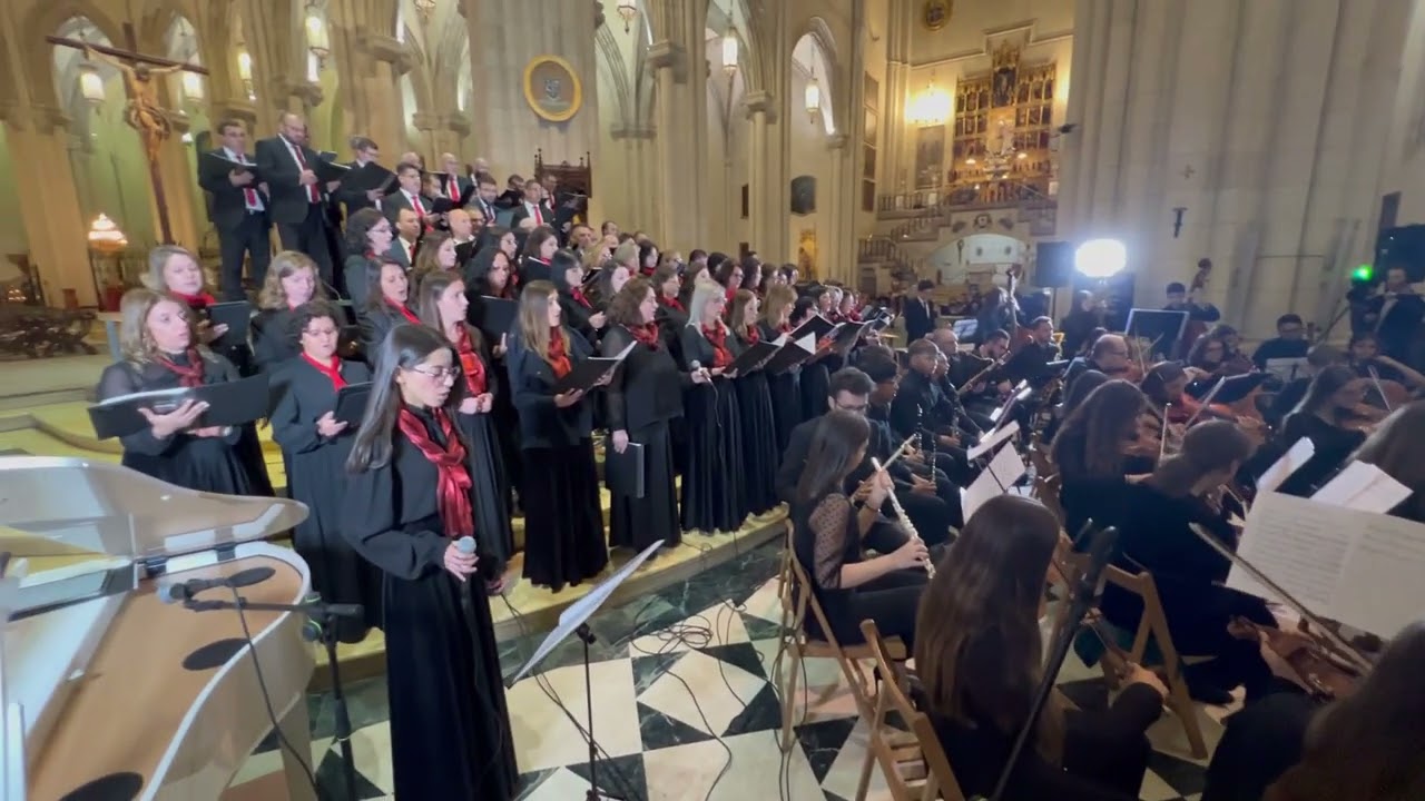 Catedral Almudena - Campanas de Belen - Coro rumano de Madrid