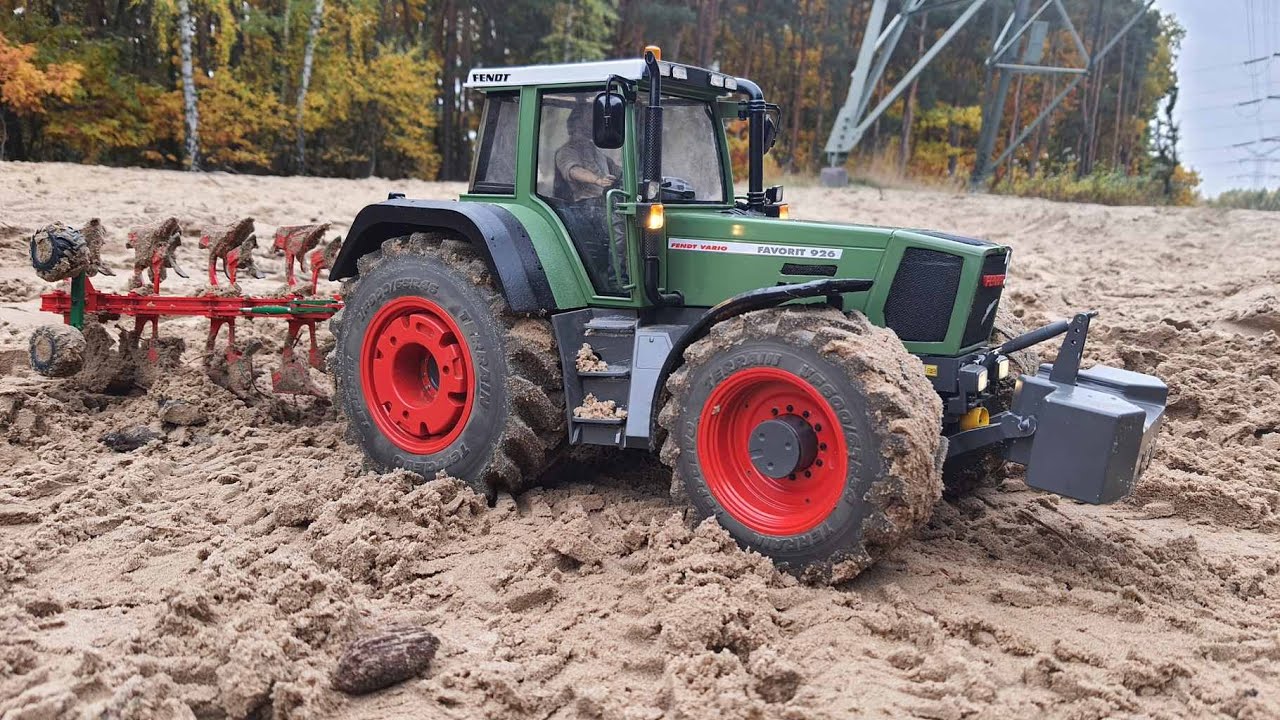 Rc Favorit 5 furrow plow with Rc Favorit Fendt 926 Favorit