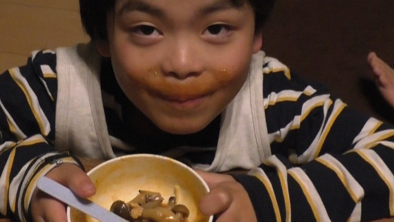 これが長男のスープの飲み方