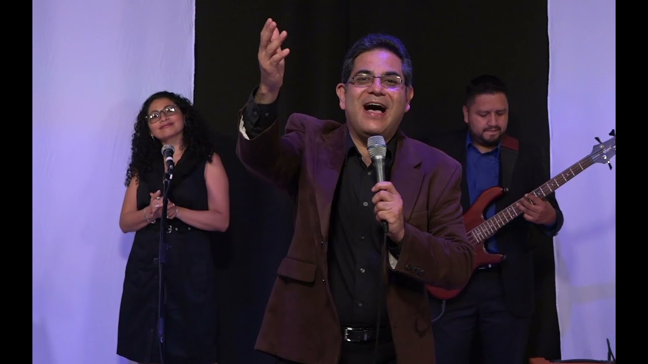 EN EL MUNDO LA IGLESIA ES PEREGRINA - Héctor Jiménez y su grupo de Alabanza.