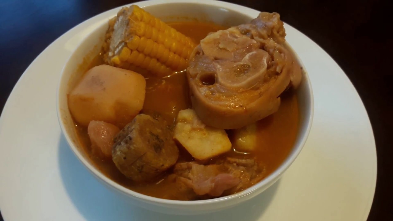 como hacer un sancocho con patitas de cerdo