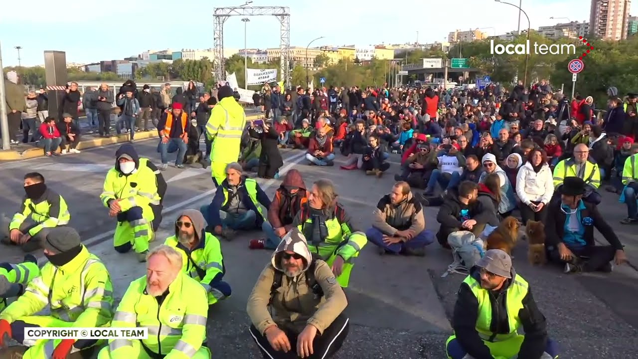 Trieste, si prepara sgombero: No Green Pass, arriva polizia