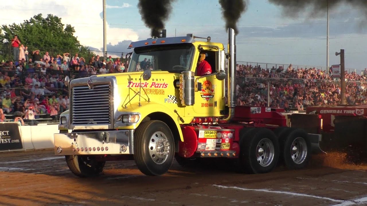 Lucas Oil Pro Stock Semis Pulling At The Buck 6/17/17