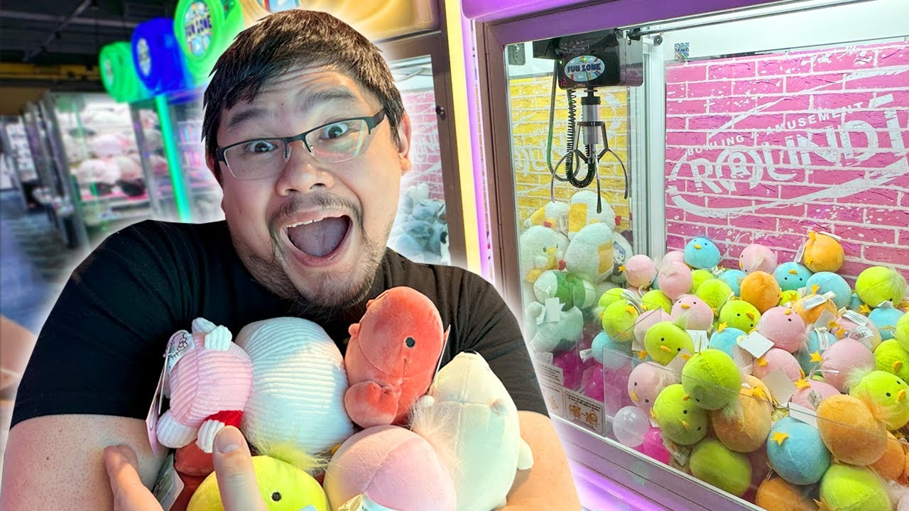 Pinching a Pile of Plushies from this Claw Machine! 🦞