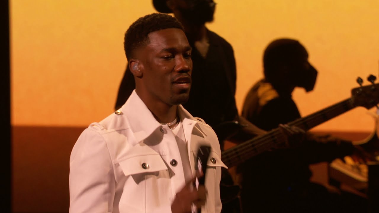 GIVĒON - Heartbreak Anniversary (Live At American Music Awards)
