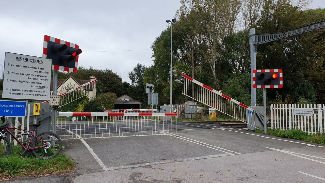 Level Crossing - Unnamed road, Appleford [lowering only]
