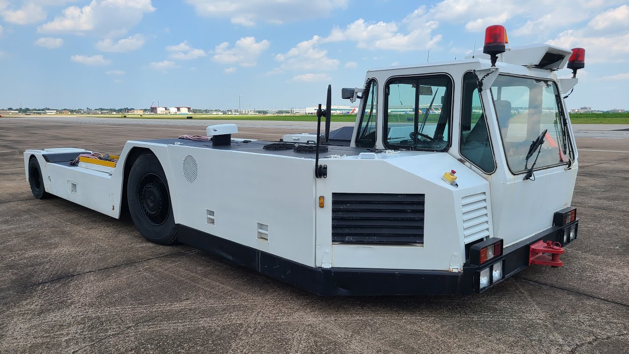 Douglas TBL280 Towbarless Pushback Tractor - Operational Video