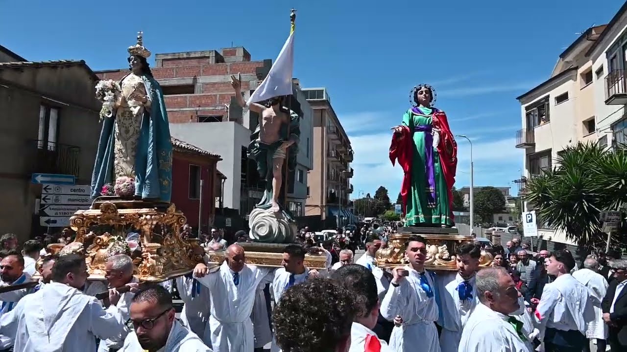 Vibo Valentia Pasqua 2025. AFFRUNTATA. Rientro Processione dall'ospedale. 37/38