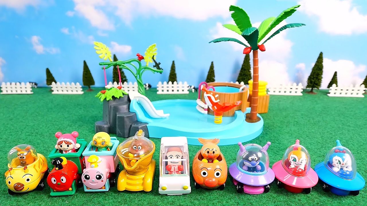 アンパンマンたちがプールのおもちゃで遊ぶよ！