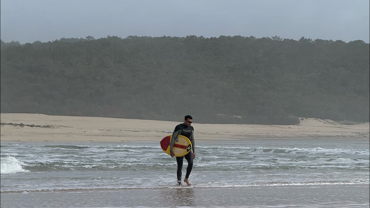 Skimboard depois da enchente em Portugal… ideia boa ou péssima? 😂🌊