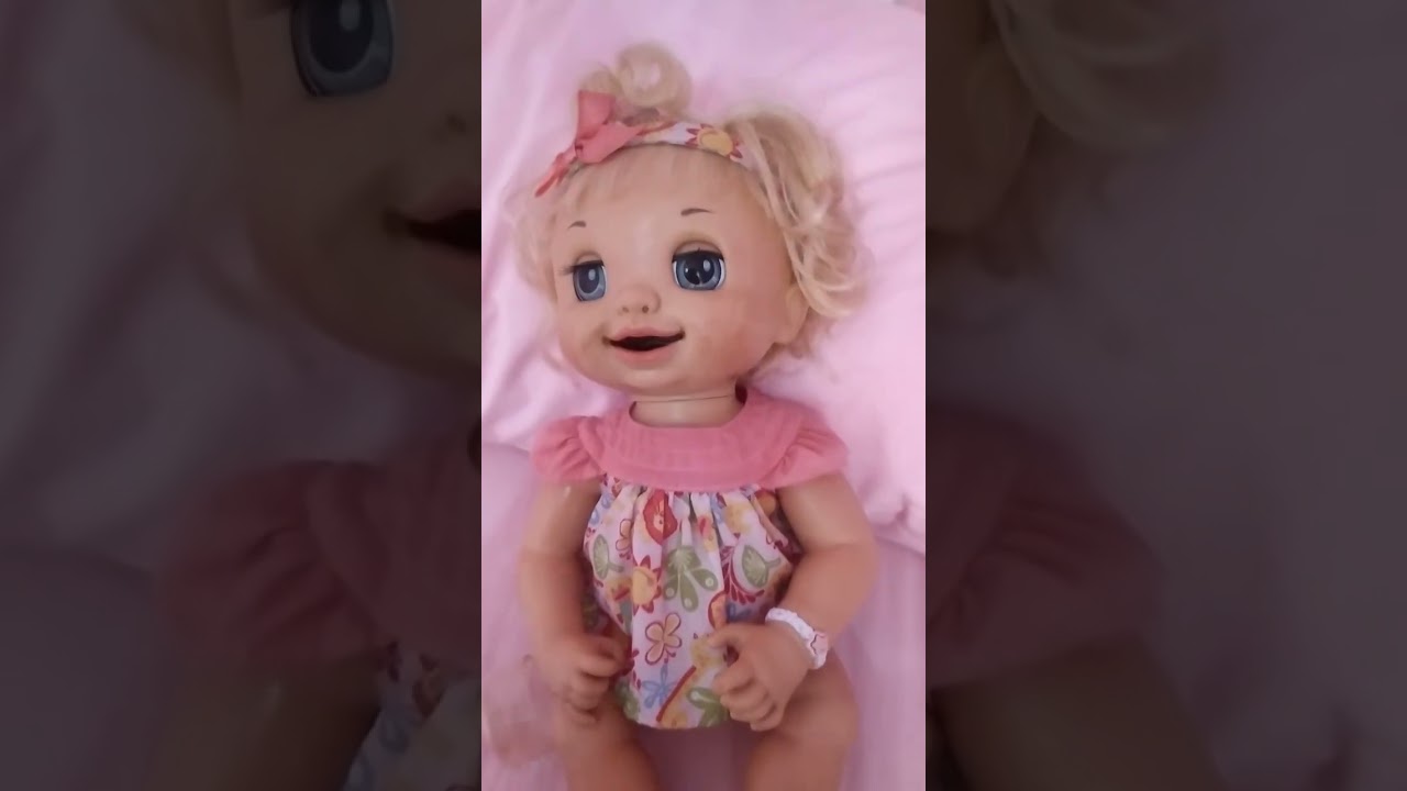 Sofia tomando achocolatado PORÉM na mamadeira dela 😃🥰😊☺️