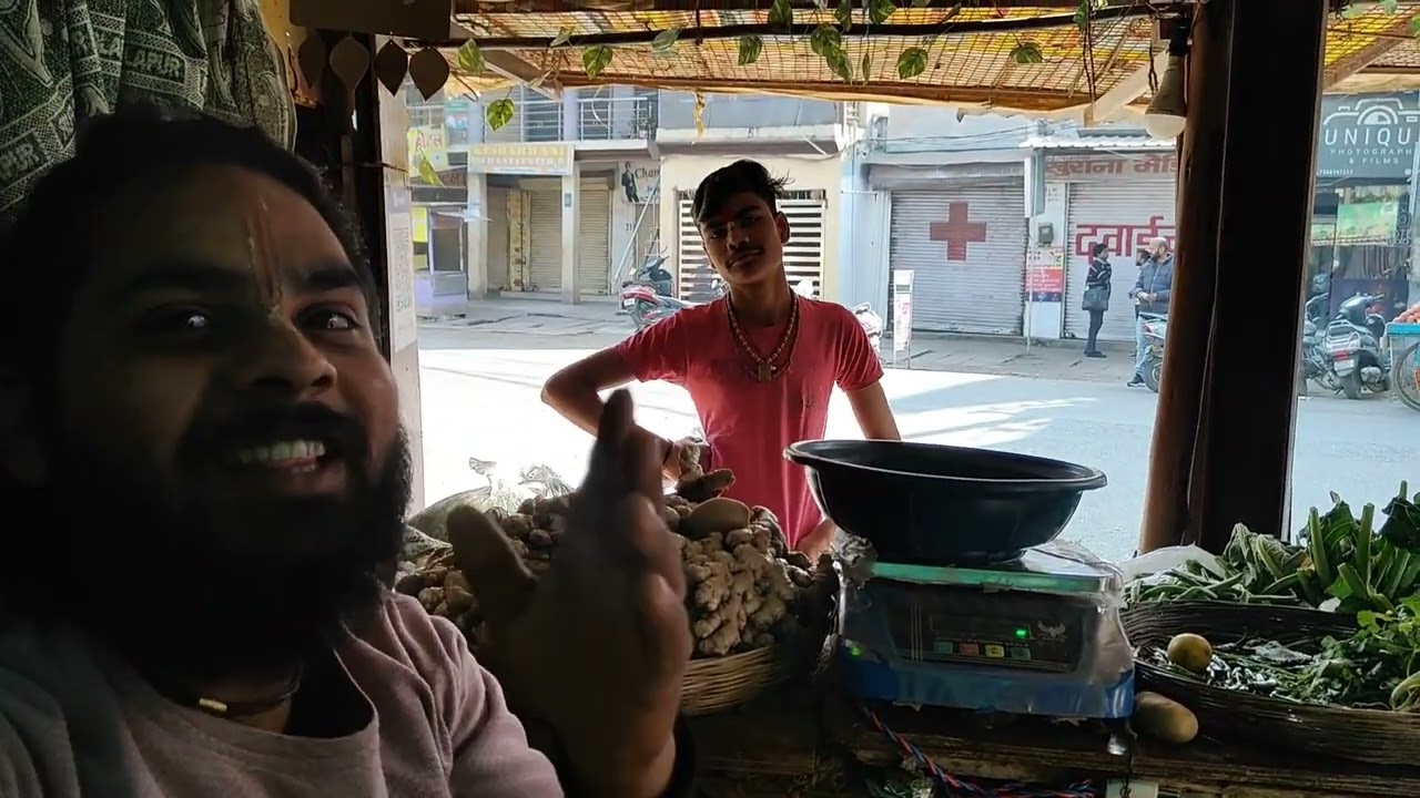 आज हमारी दुकान में आया एक नौटंकी बाज लड़का