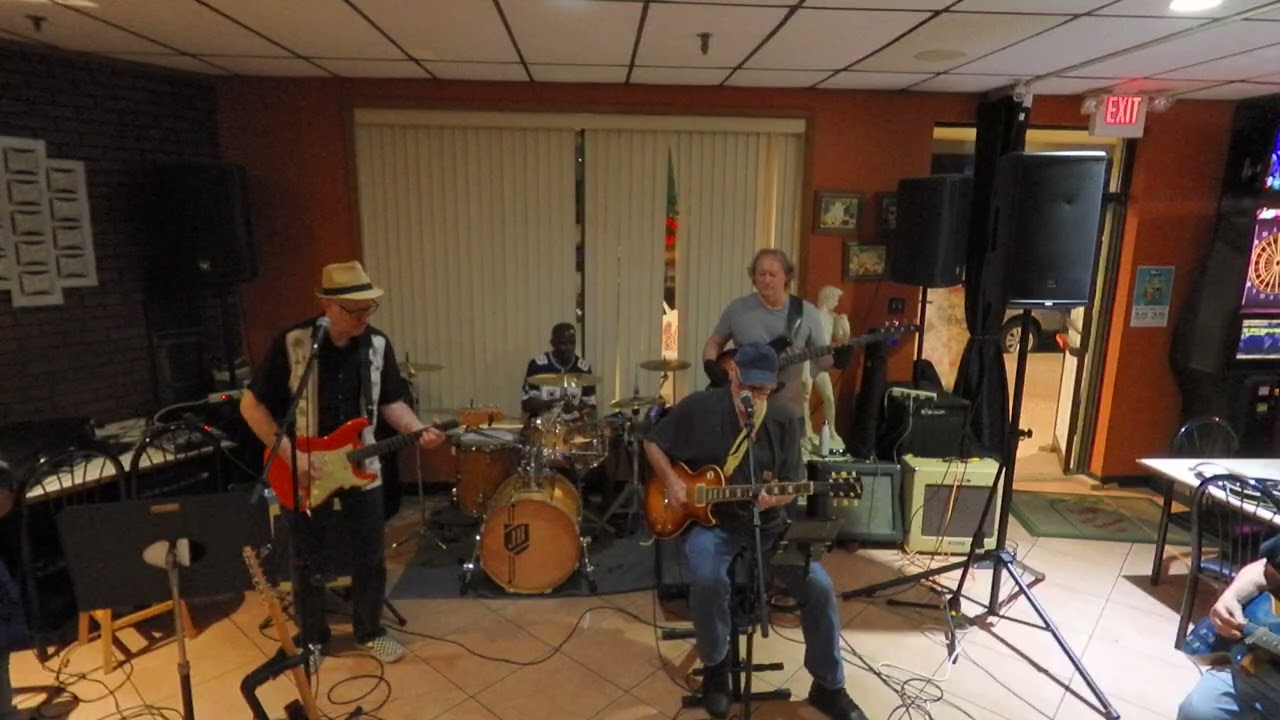 Every Sunday Open Jam at Capri Pizza, Plumbsteadville, PA, 6:30pm. ~ Love Her With A Feeling