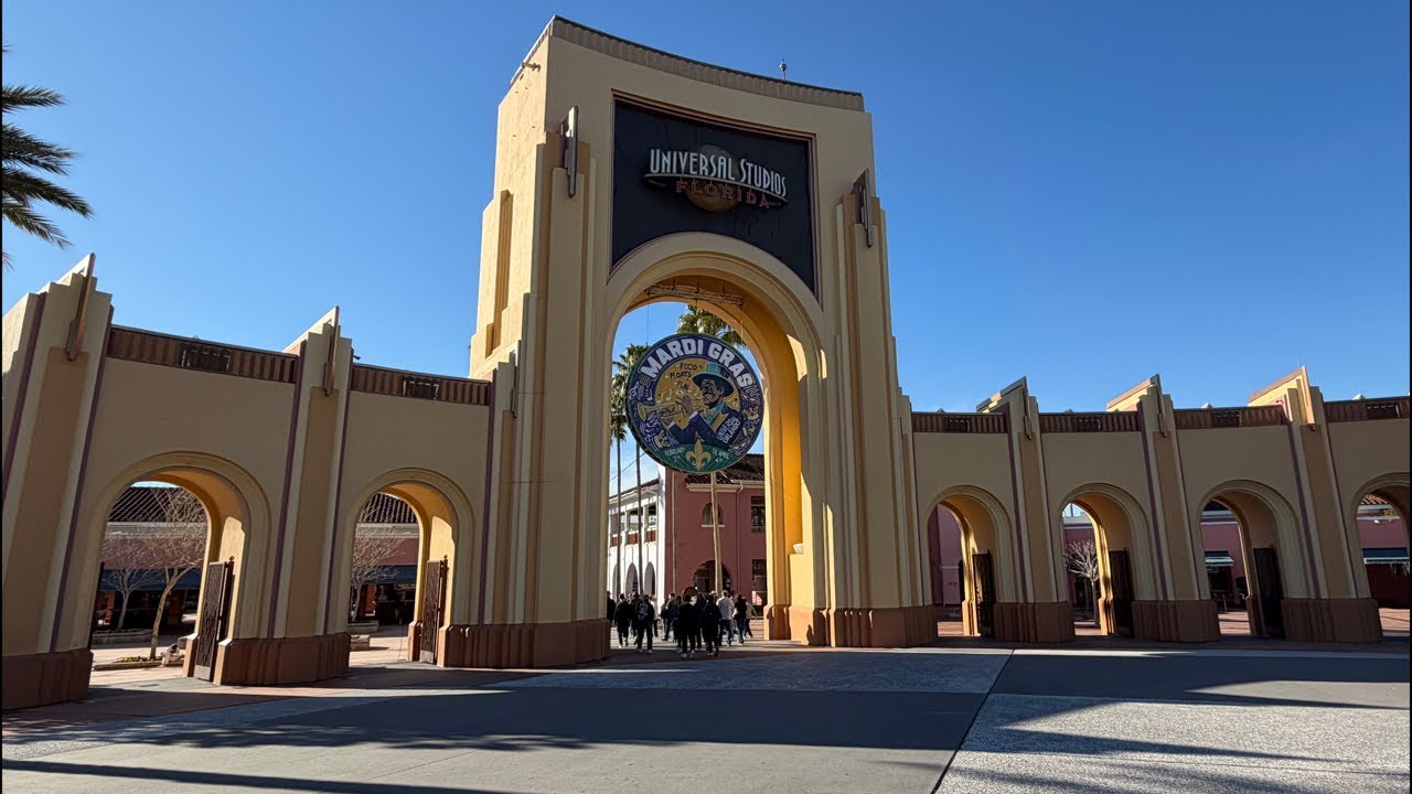 🔴 LIVE from Universal Studios Orlando for Tuesday at Mardi Gras