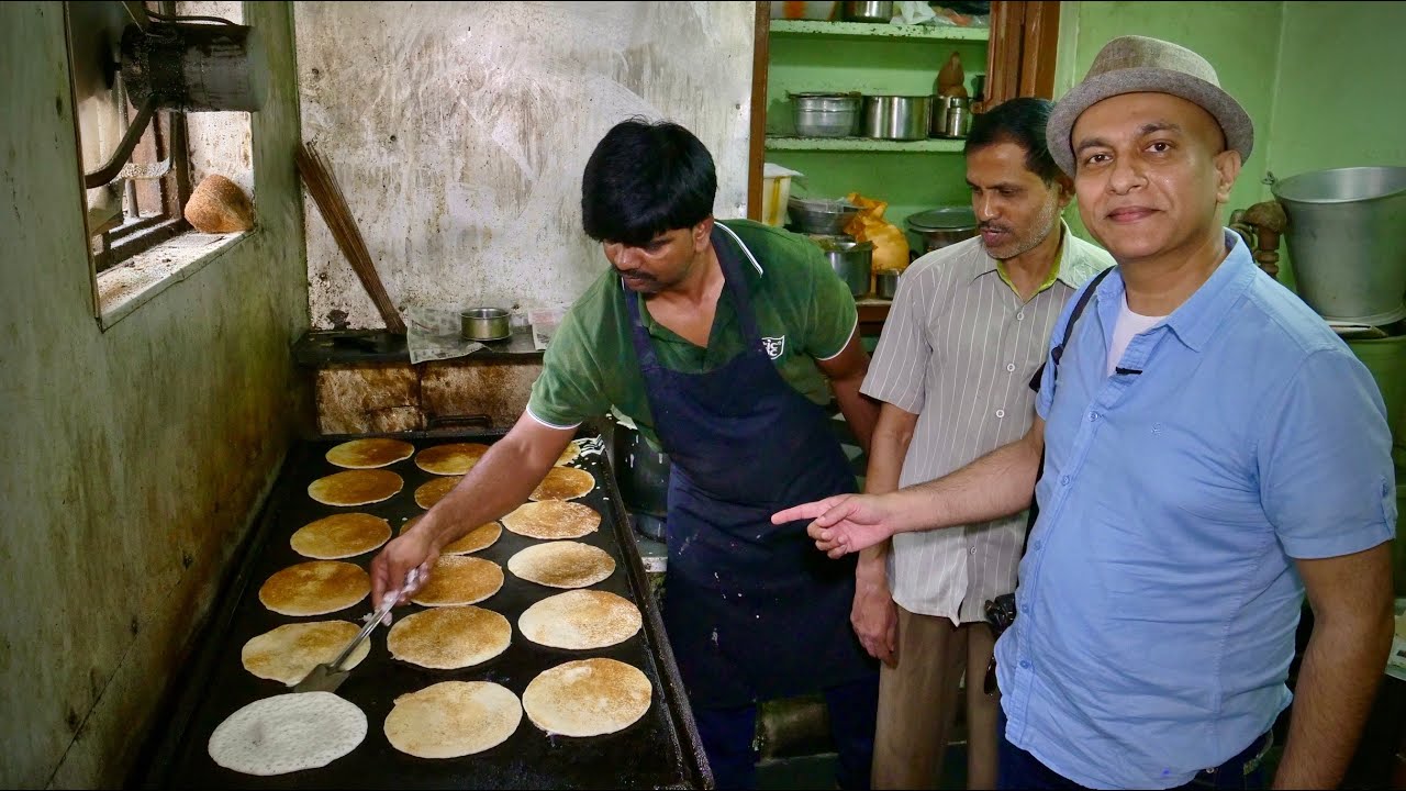 Tasting Mysuru’s Popular ‘Tuppa Dosae’ At 80-Year-Old MAHESH TIFFANIES Tuppada Dose Hotel