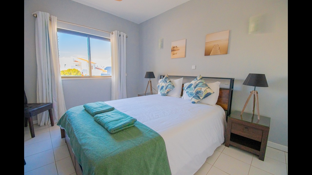 99b Hibiscus, Carvoeiro