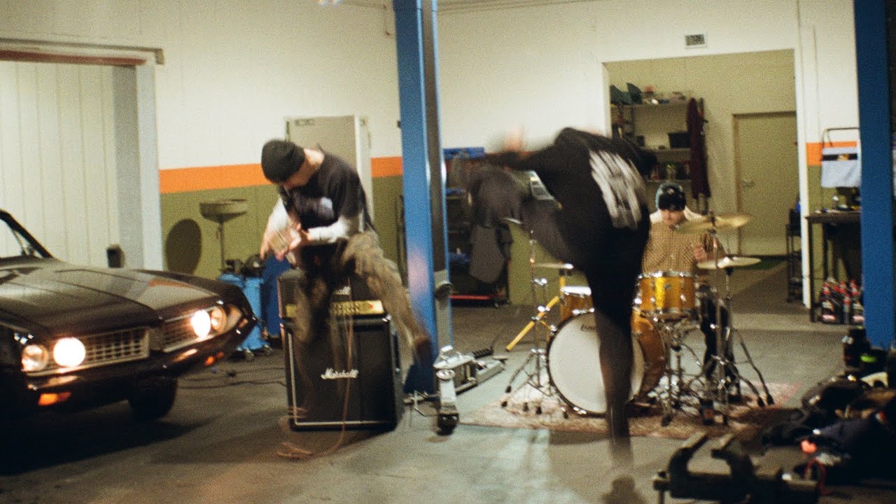 INTRO/ RUN YOUR MOUTH