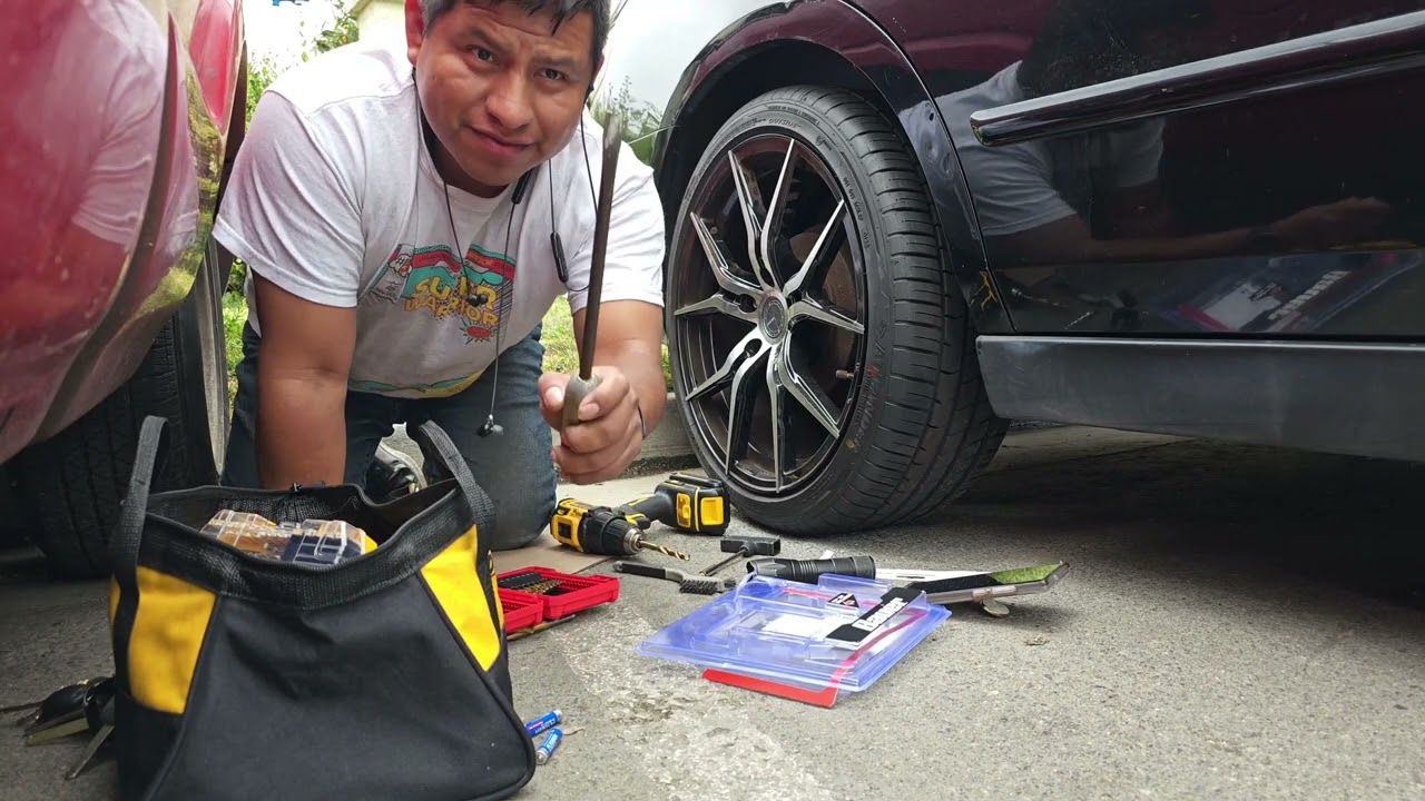 Como Sacar birlo o tornillo que se quebró de su base y jira con toda la tuerca. bendiciones.