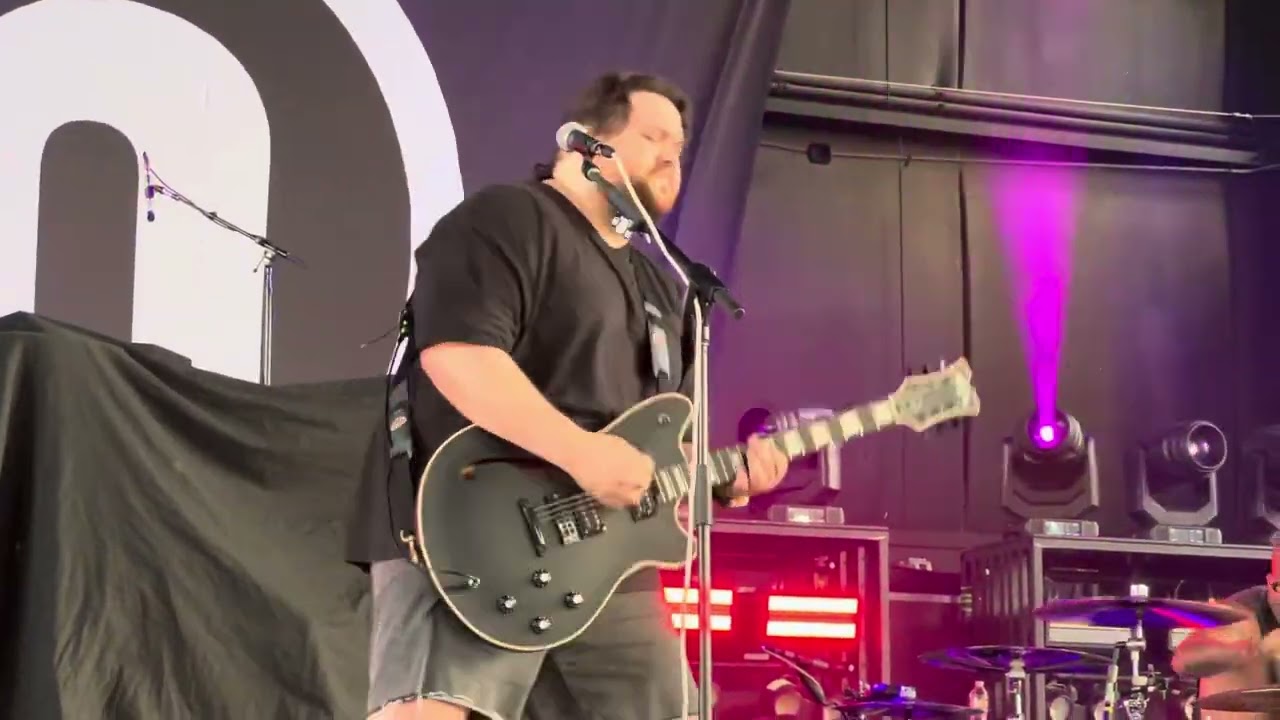 Mammoth WVH – “Take a Bow” live in Richmond, Va