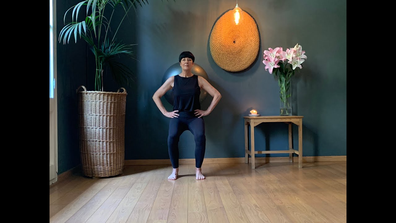 Fitness ball 10 minute quads, butt and obliques workout | Mandy Keillor | 💪💪💪 Advanced