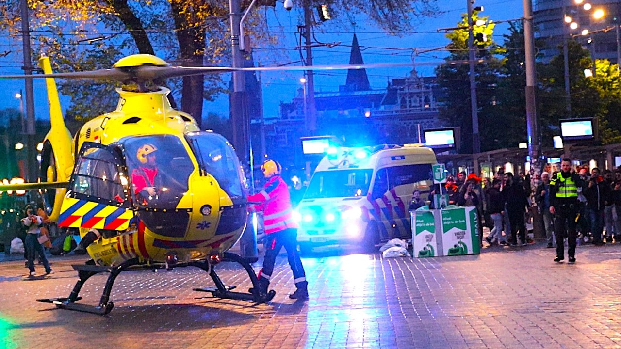 [Traumaheli landt bij Amsterdam Centraal tijdens Koningsdag!] Veel Hulpdiensten met spoed