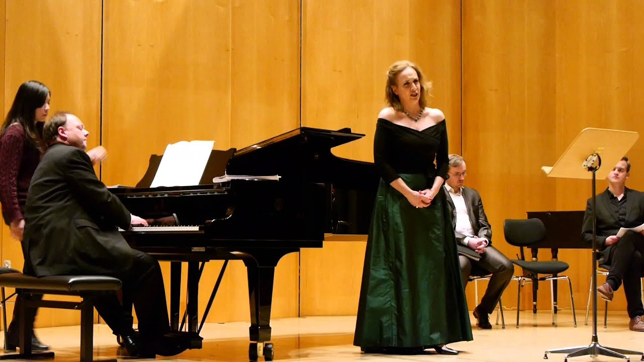 Alexandra Sherman (mezzo-soprano) sings B.Britten 